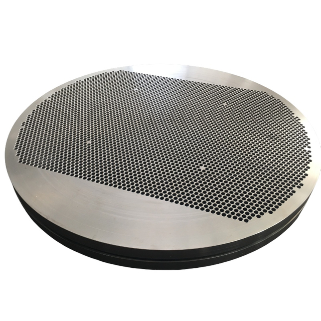 Forjando una lámina de tubo de acero inoxidable con material SUS316L y tamaño de hasta 2000 mm 